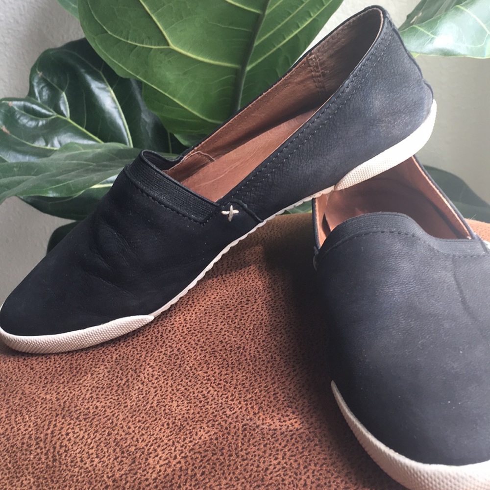 Frye flats